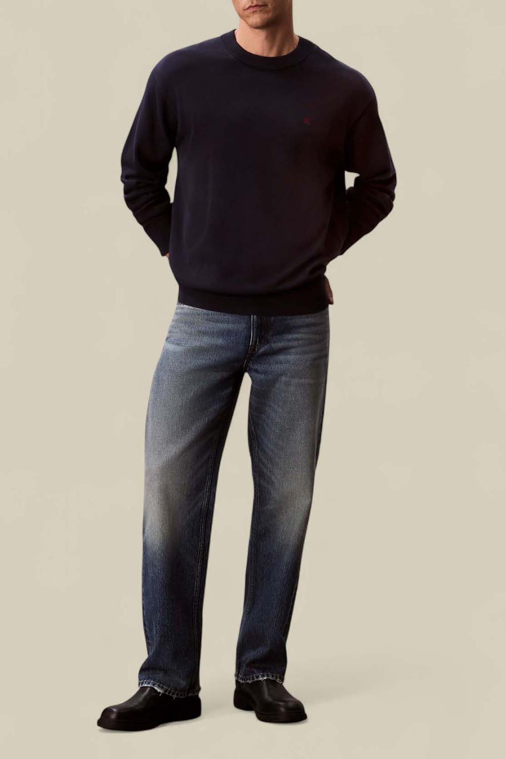 תמונת כל הלוק של סווטשירט